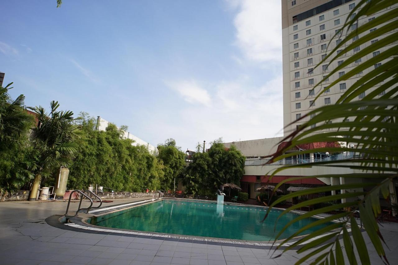Collection O 1963 Hotel The New Benakutai Balikpapan Kültér fotó