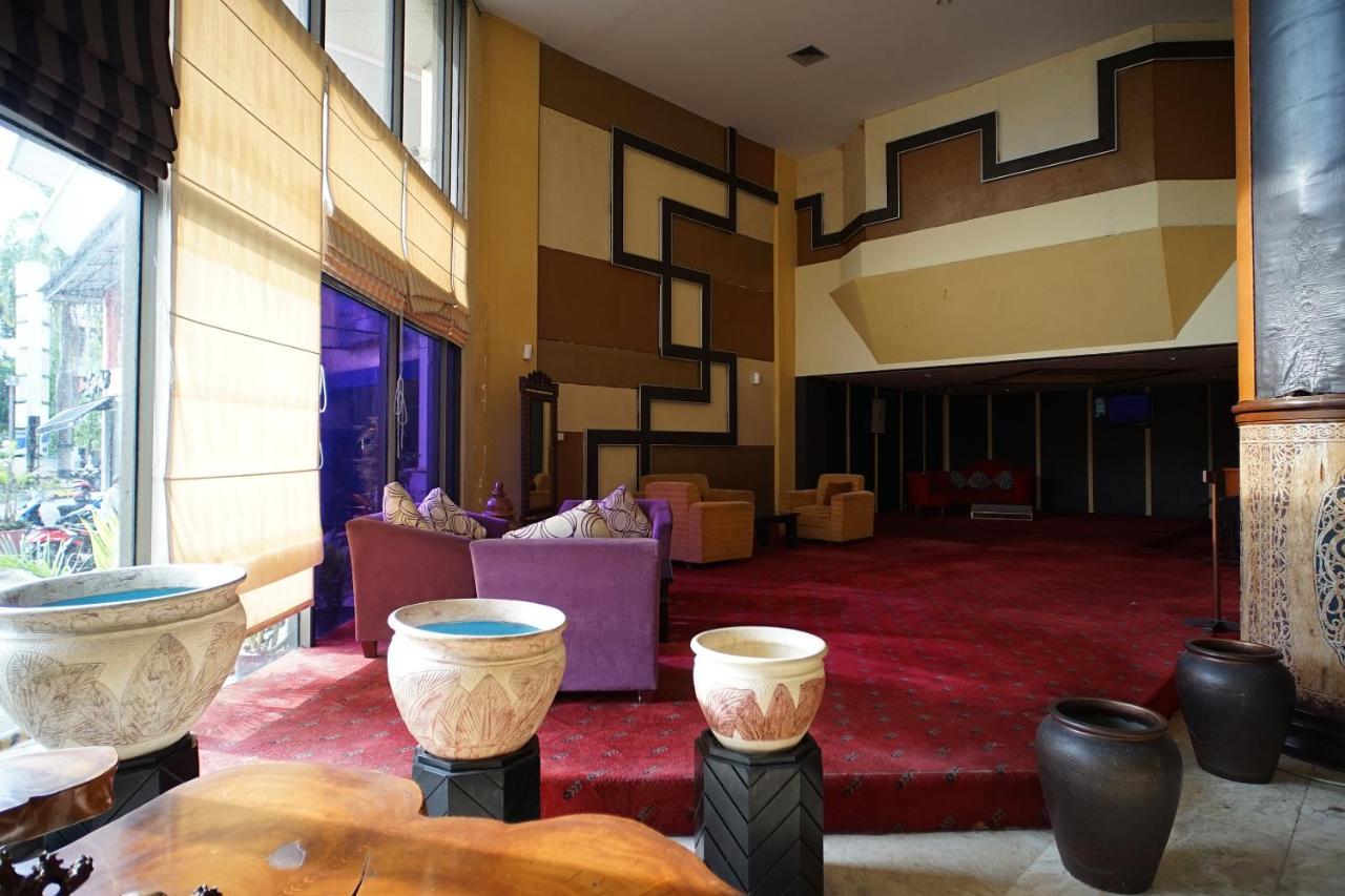 Collection O 1963 Hotel The New Benakutai Balikpapan Kültér fotó